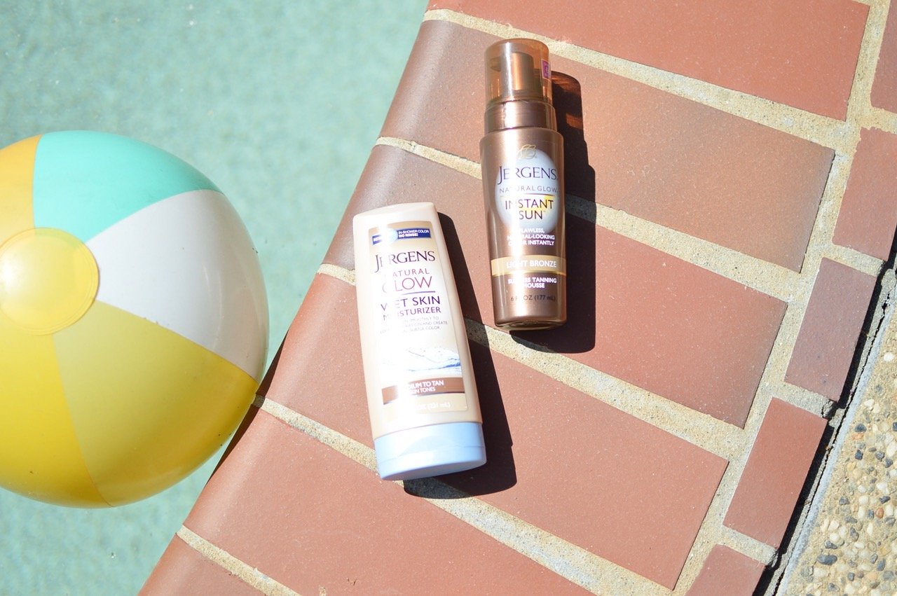 Sunless tanning with Jergens Natural Glow!