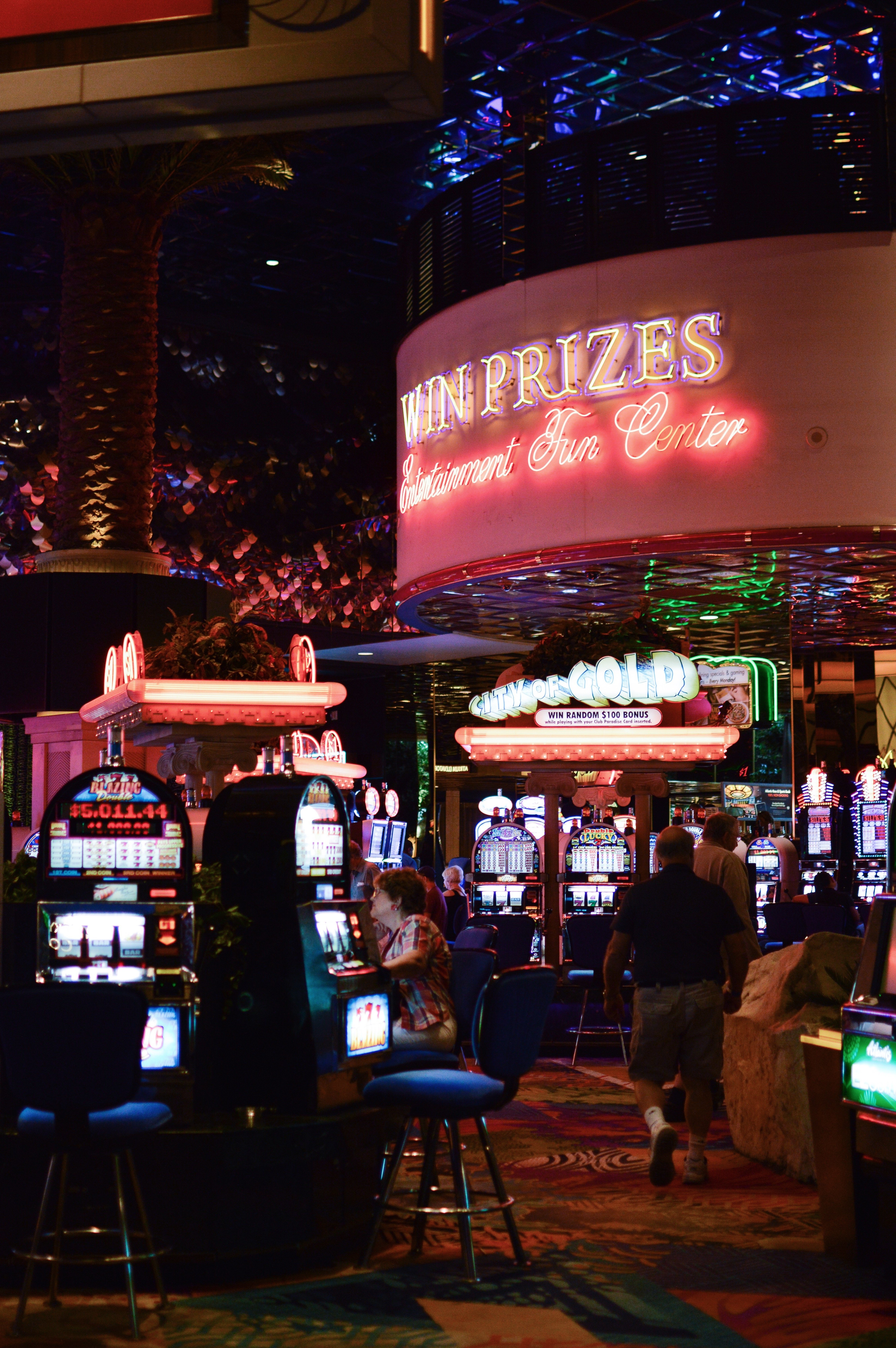 Spend a weekend in Reno's Atlantis Casino with Kelsey from Blondes & Bagels!