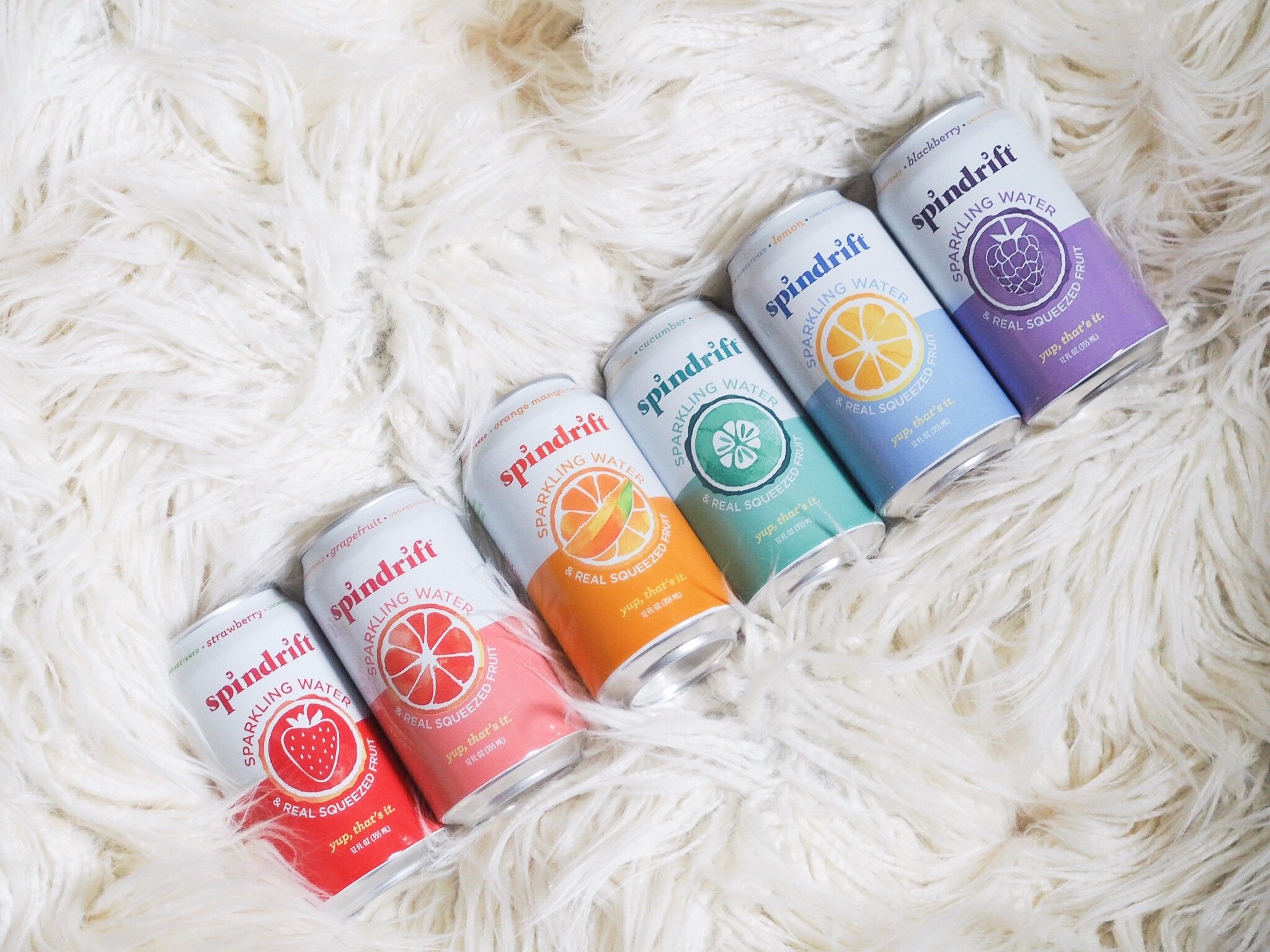 Kelsey of Blondes & Bagels talks staying refreshed and hydrated this summer with Spindrift sparkling water!